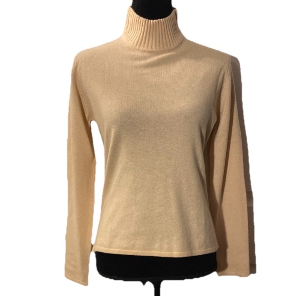 Mendocino Cream Turtleneck Sweater sz М